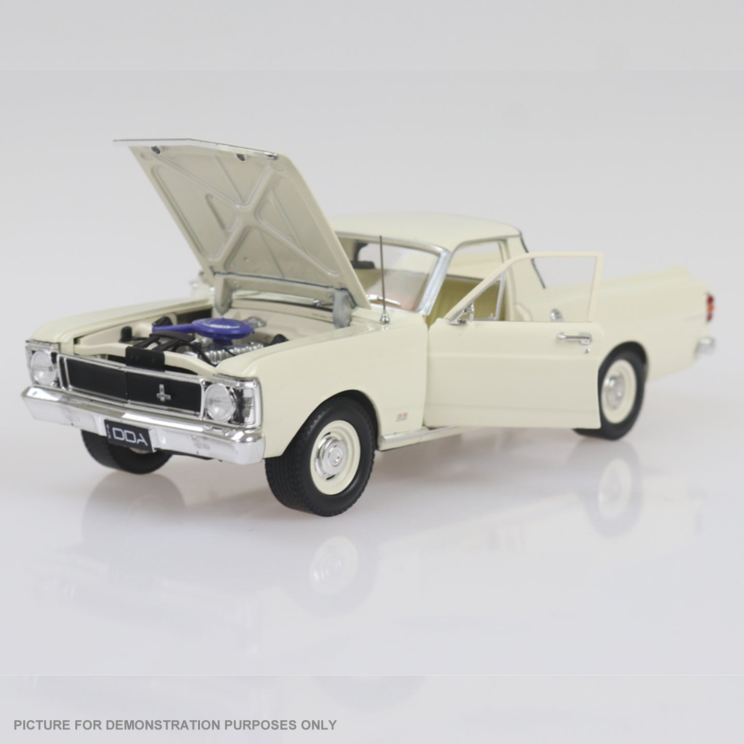 DDA Collectibles Series - 1:24 White 1969 XW Ford Falcon Ute 6 Cylinder Fully Detailed Opening Doors & Tailgate