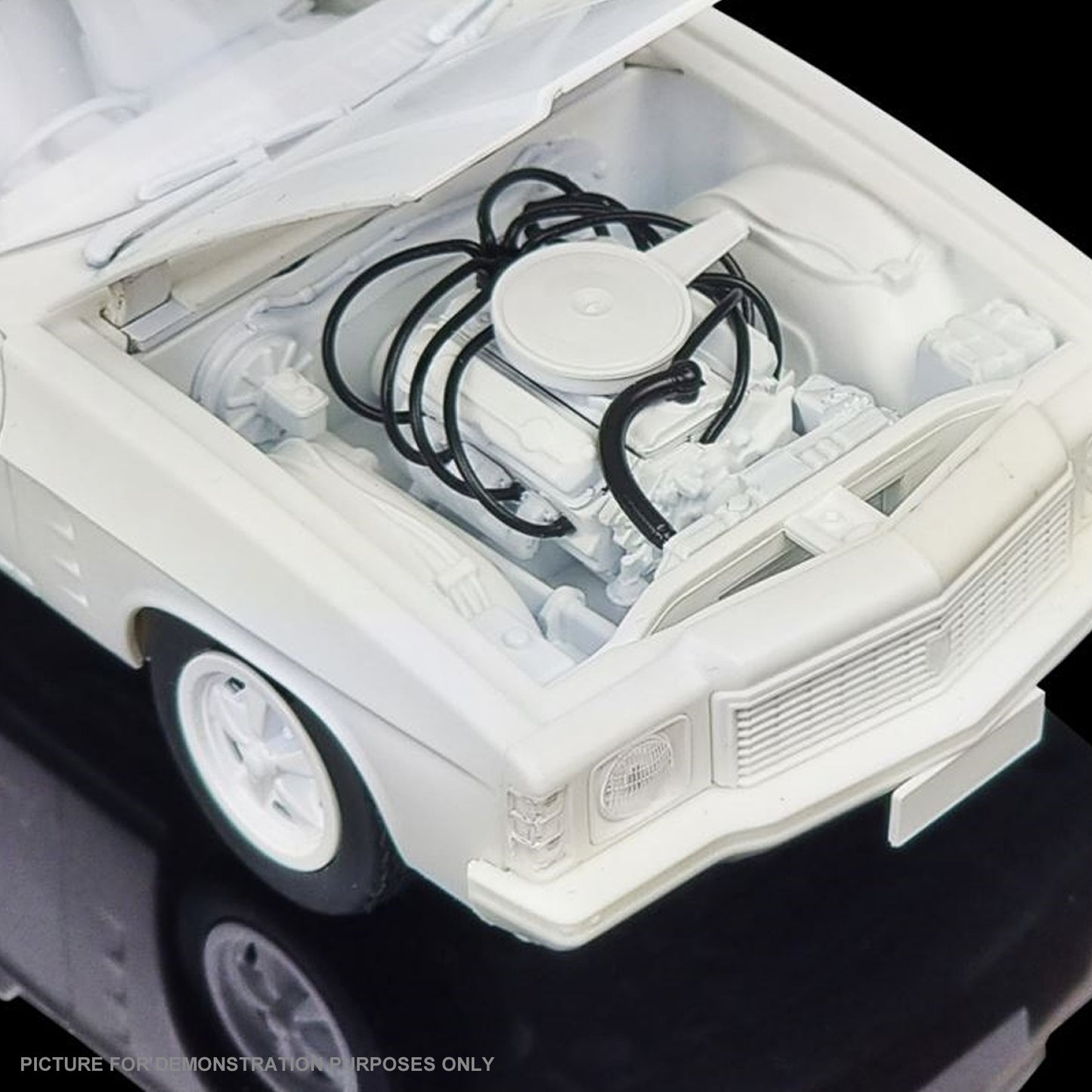 DDA Plastic Model Kit - 1:24 Holden 1975 HJ Sandman Panelvan