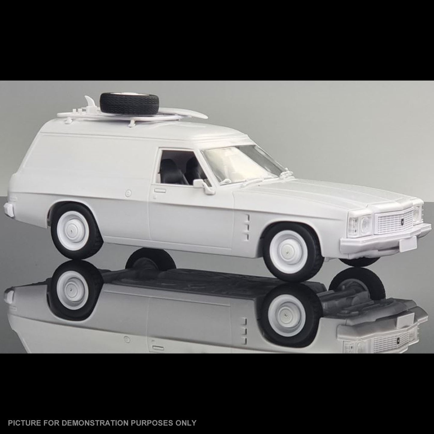 DDA Plastic Model Kit - 1:24 Standard Tradie Holden HJ Panel Van w/Kingswood Wheels