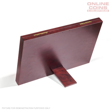 MILITARIA Vitrine with glass lid and display function