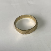9ct Gold Ring 4.09g Unbranded