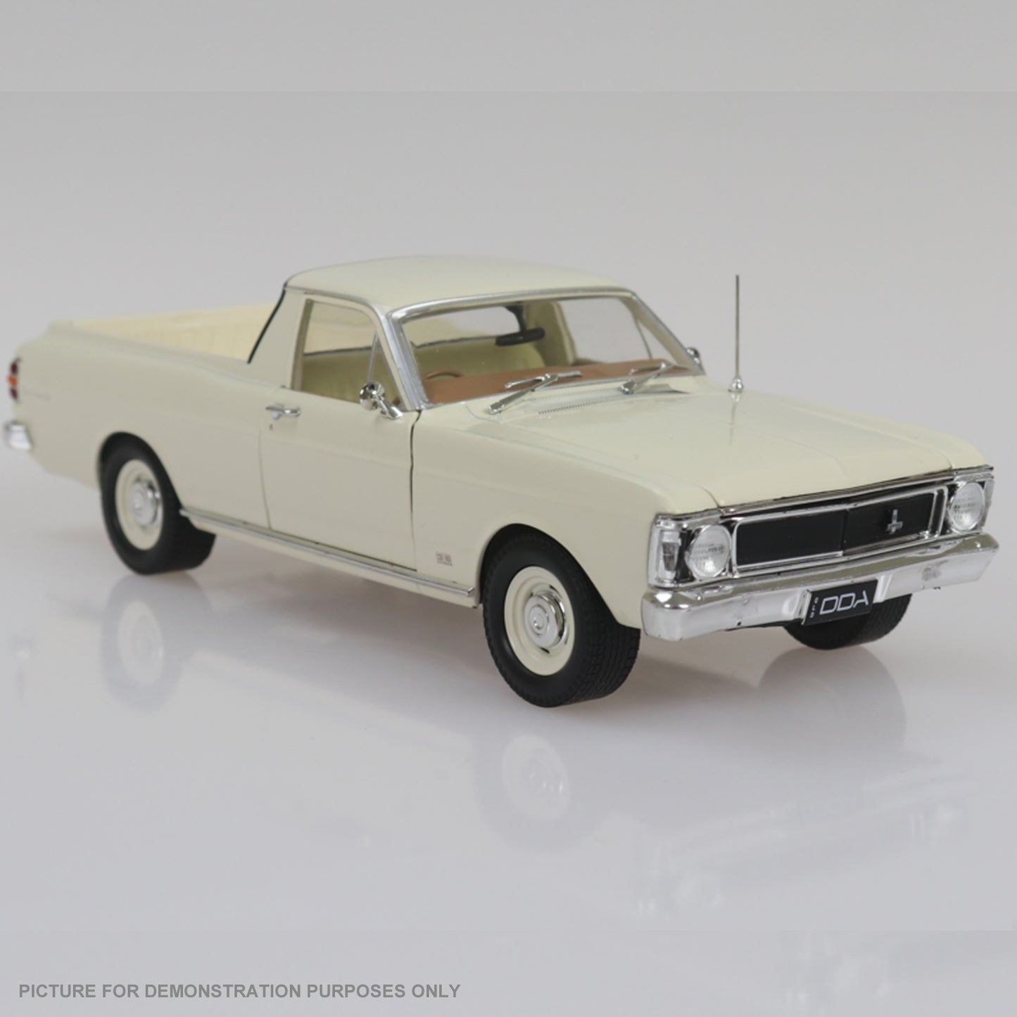 DDA Collectibles Series - 1:24 White 1969 XW Ford Falcon Ute 6 Cylinder Fully Detailed Opening Doors & Tailgate