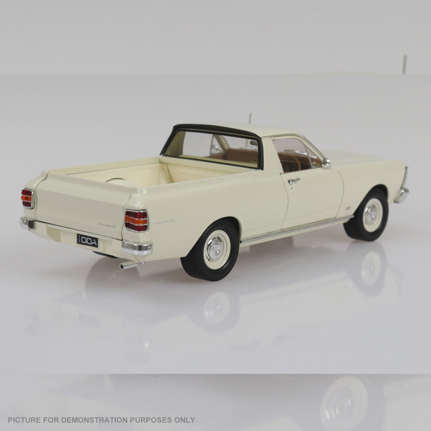 DDA Collectibles Series - 1:24 White 1969 XW Ford Falcon Ute 6 Cylinder Fully Detailed Opening Doors & Tailgate