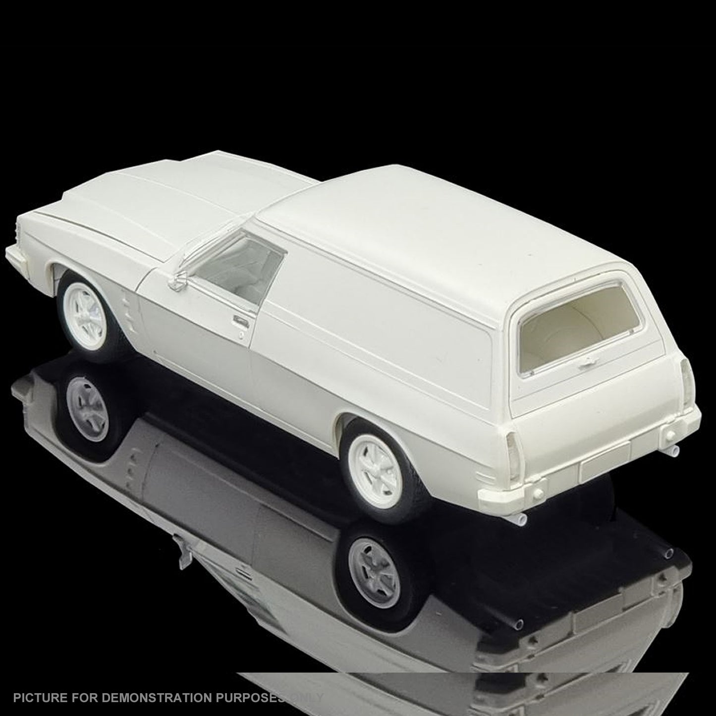 DDA Plastic Model Kit - 1:24 Holden 1975 HJ Sandman Panelvan