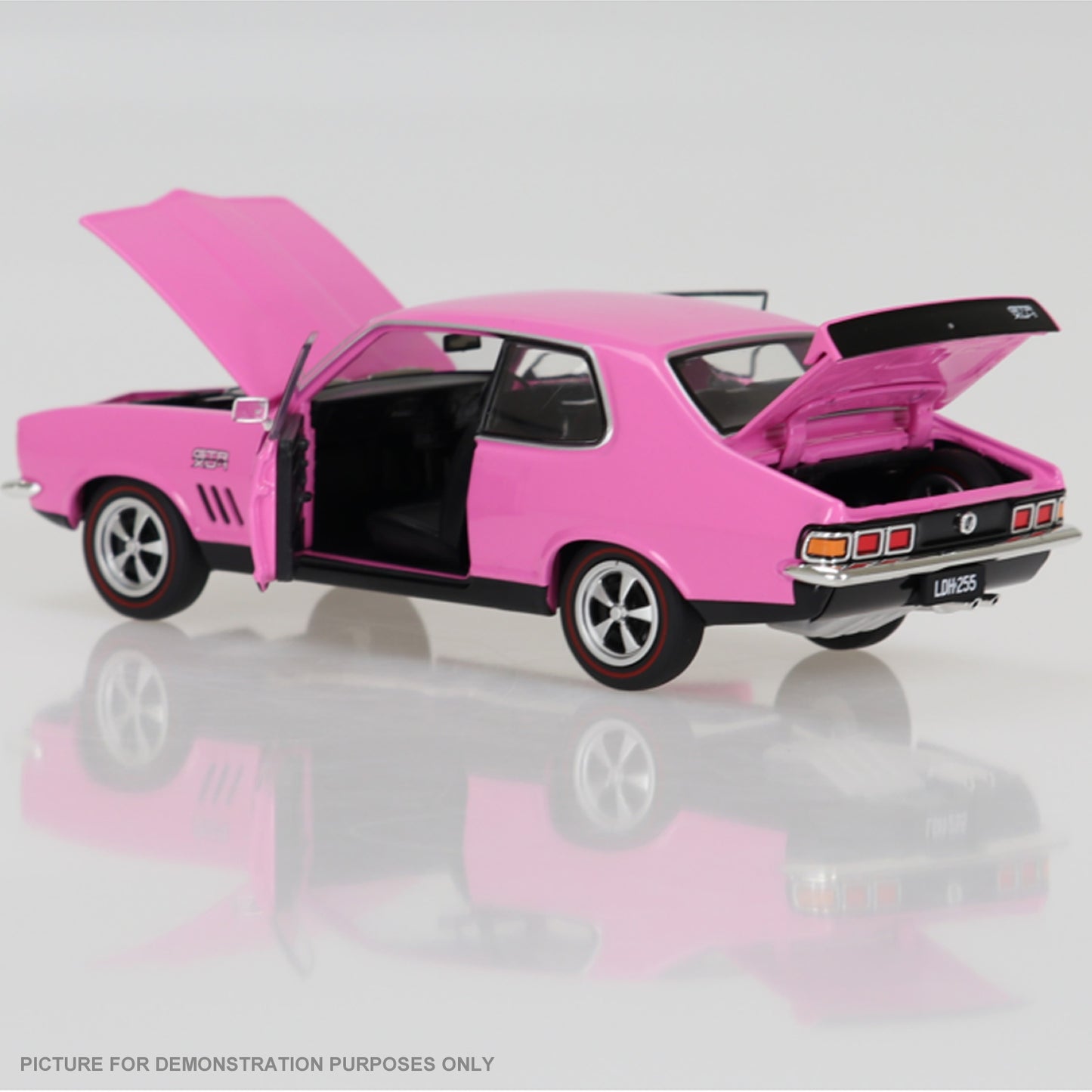 DDA Collectibles Series - 1:24 Strike Me Pink Holden Torana LJ V8 Prototype