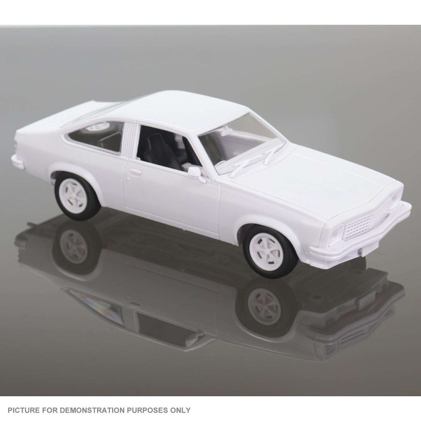 DDA Plastic Model Kit - 1:24 Holden Torana LX SS